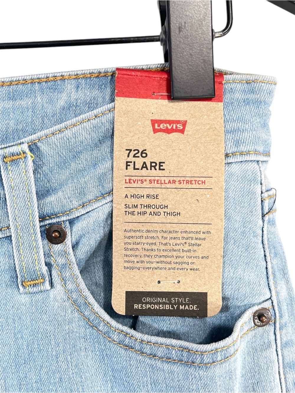 NWT Levi’s 726 Flare High Rise Jeans in Light Wash Denim Size W26 X L32 - Picture 4 of 7